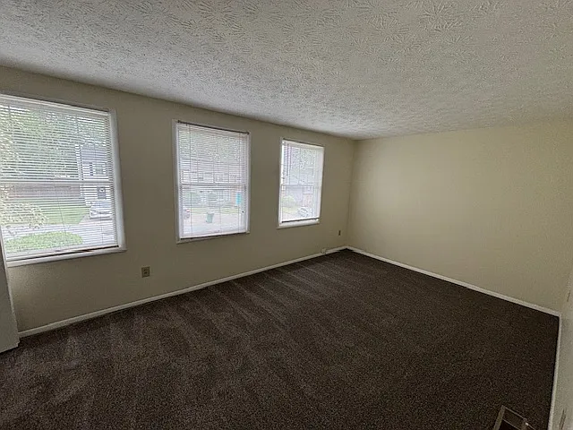 1400 Springleaf Cir SE — Photo 17