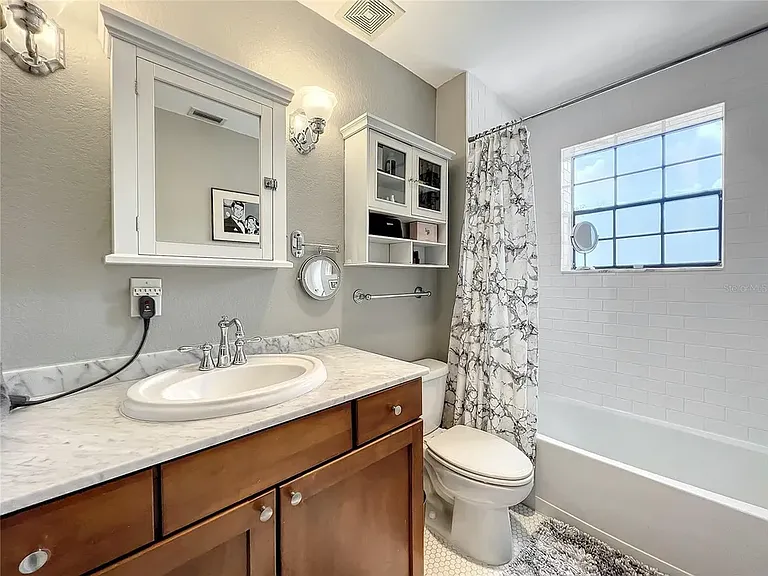 210 22nd Ave NE #2 — Photo 13