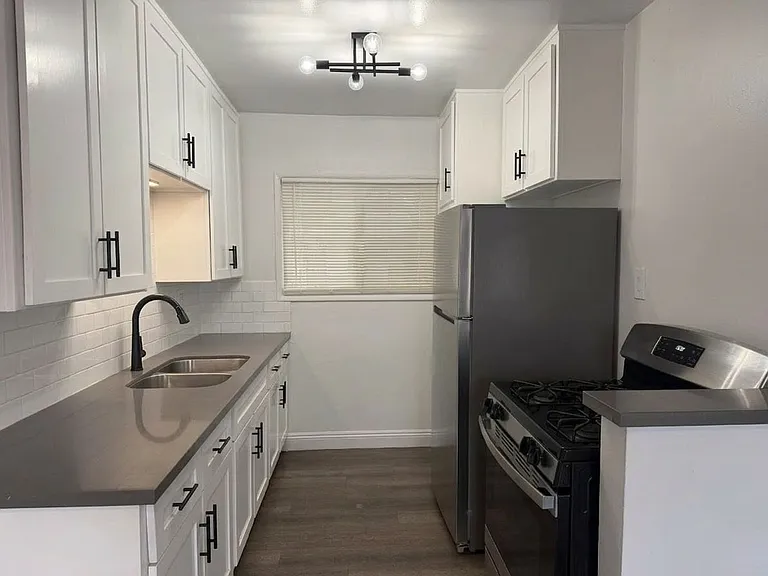 4050 Stevely Ave — Photo 20