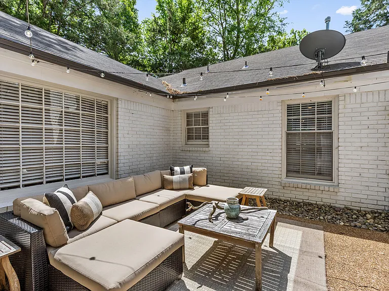 7270 Penbrook Cv — Photo 34