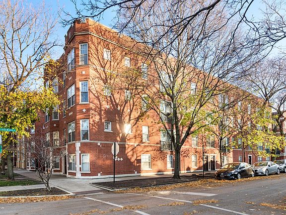 2nd image of 6157 N Lakewood Ave #B2