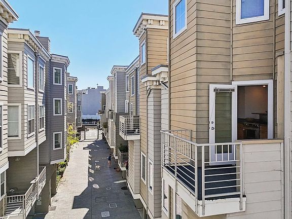 4th image of 28 Jennifer Pl #28