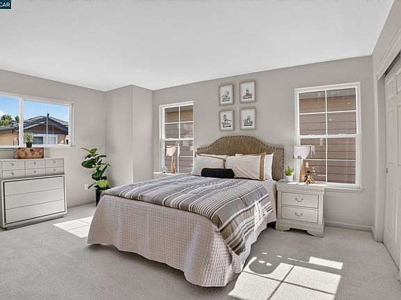 4th image of 1023 River Rock Ln