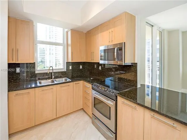 511 SE 5th Ave — Photo 13