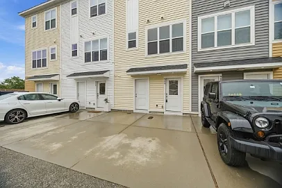 909 Baltic Ave — Photo 27