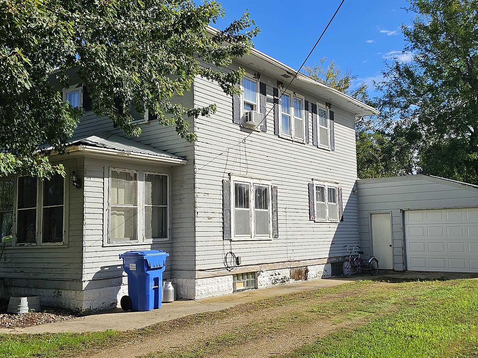 1st image of 140 3rd St
