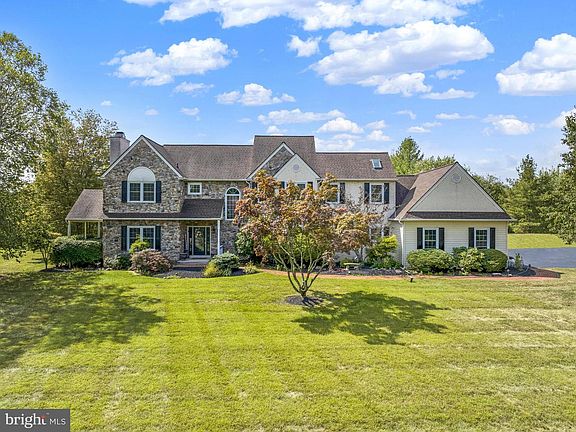 3rd image of 132 Barton Dr