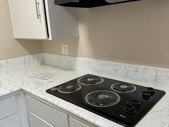 4th image of 1698 Ontario Dr #10