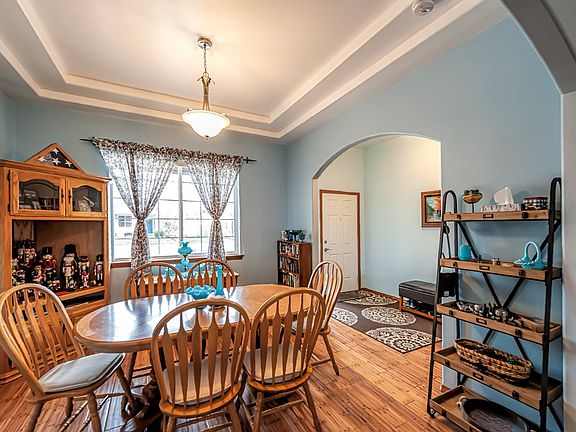 5th image of 56 Chapelwood Ave