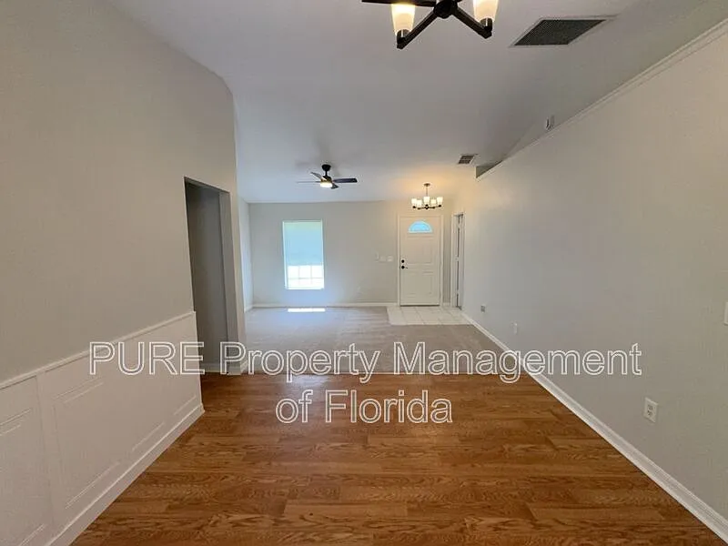 3 bed, 2.0 bath, 1196 sqft, $1,699 — Photo 3
