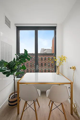 12 Halsey St Photo 1