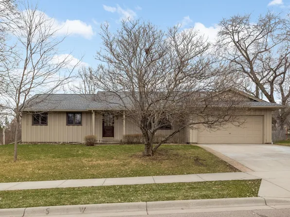 946 Redwood Dr, Apple Valley, MN 55124