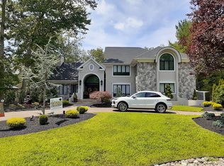 10 Southwood Dr, Cherry Hill, NJ 08003