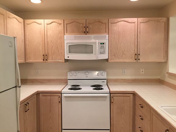 3rd image of 1688 118th Ave SE #205