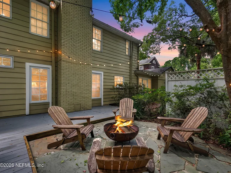2920 Oak St — Photo 2