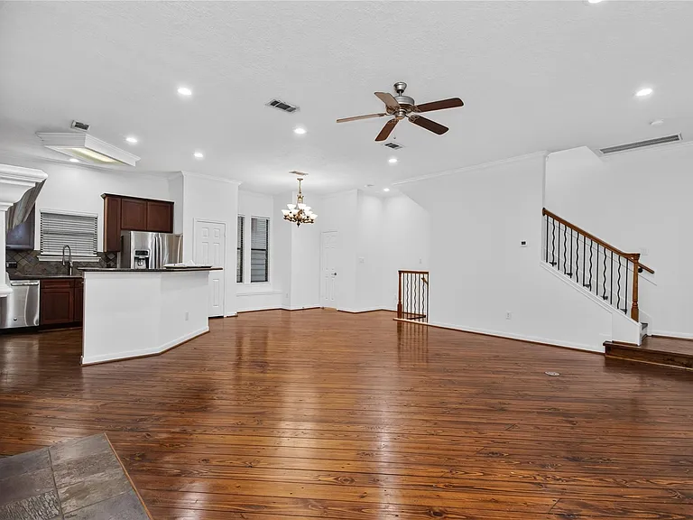 2304 Jackson St — Photo 5