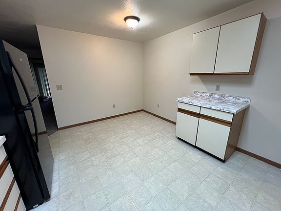 3rd image of 3834 Cabaret Trl W APT E