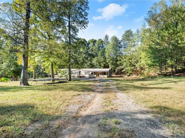 643 Nichols Rd, Pendergrass, GA 30567