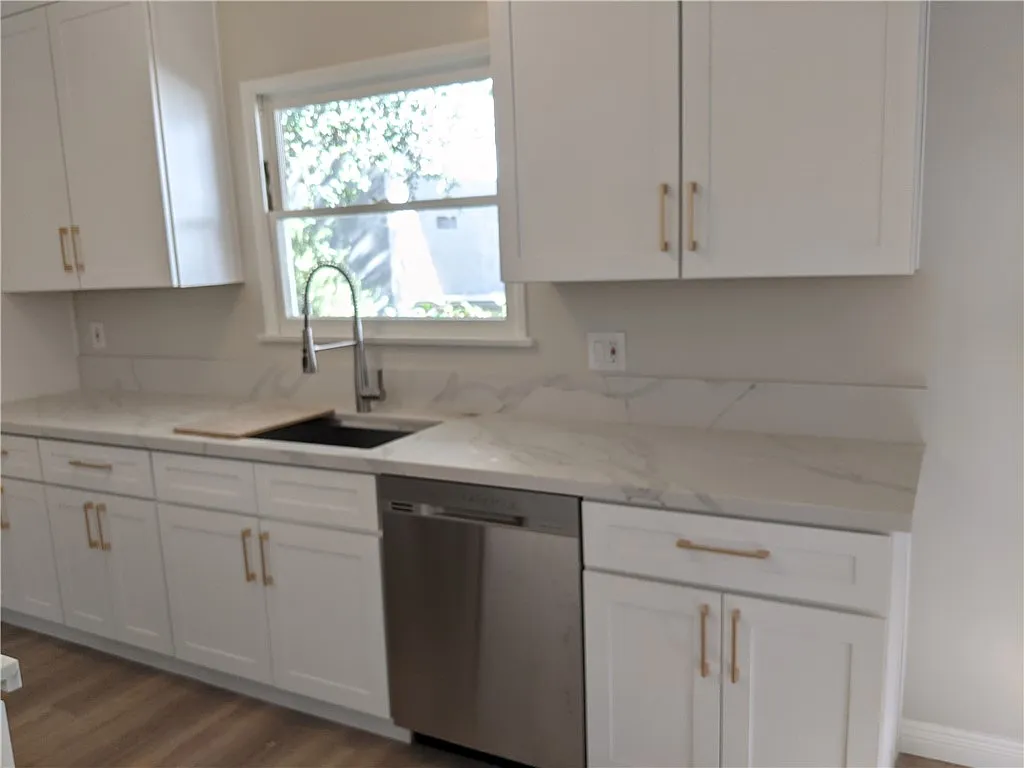 2 bed, 850 sqft, $2,950 — Photo 3