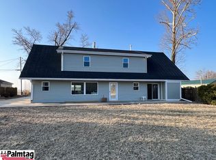 2260 E Lake Dr, Union, NE 68455