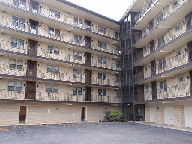 1st image of 4572 N Milwaukee Ave APT 1E