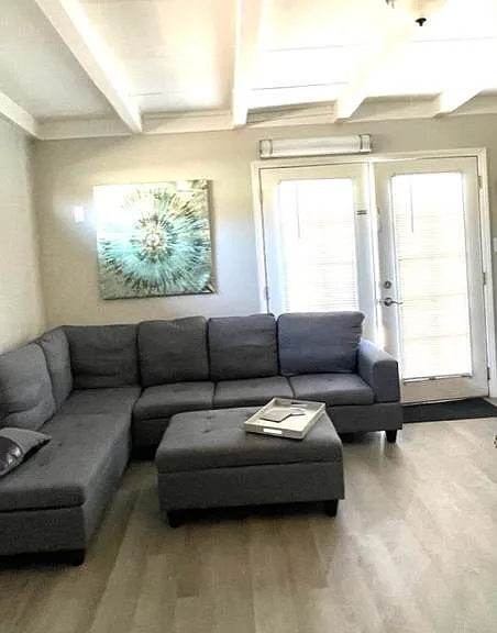 3819 Clairemont Sq — Photo 3