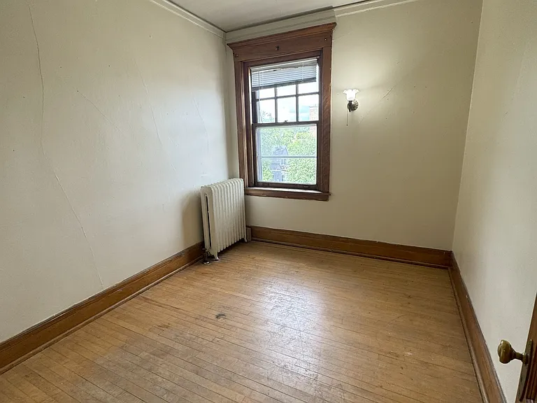 731 E 1st St #8 — Photo 8