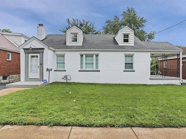 10050 Diamond Dr, Saint Louis, MO 63137