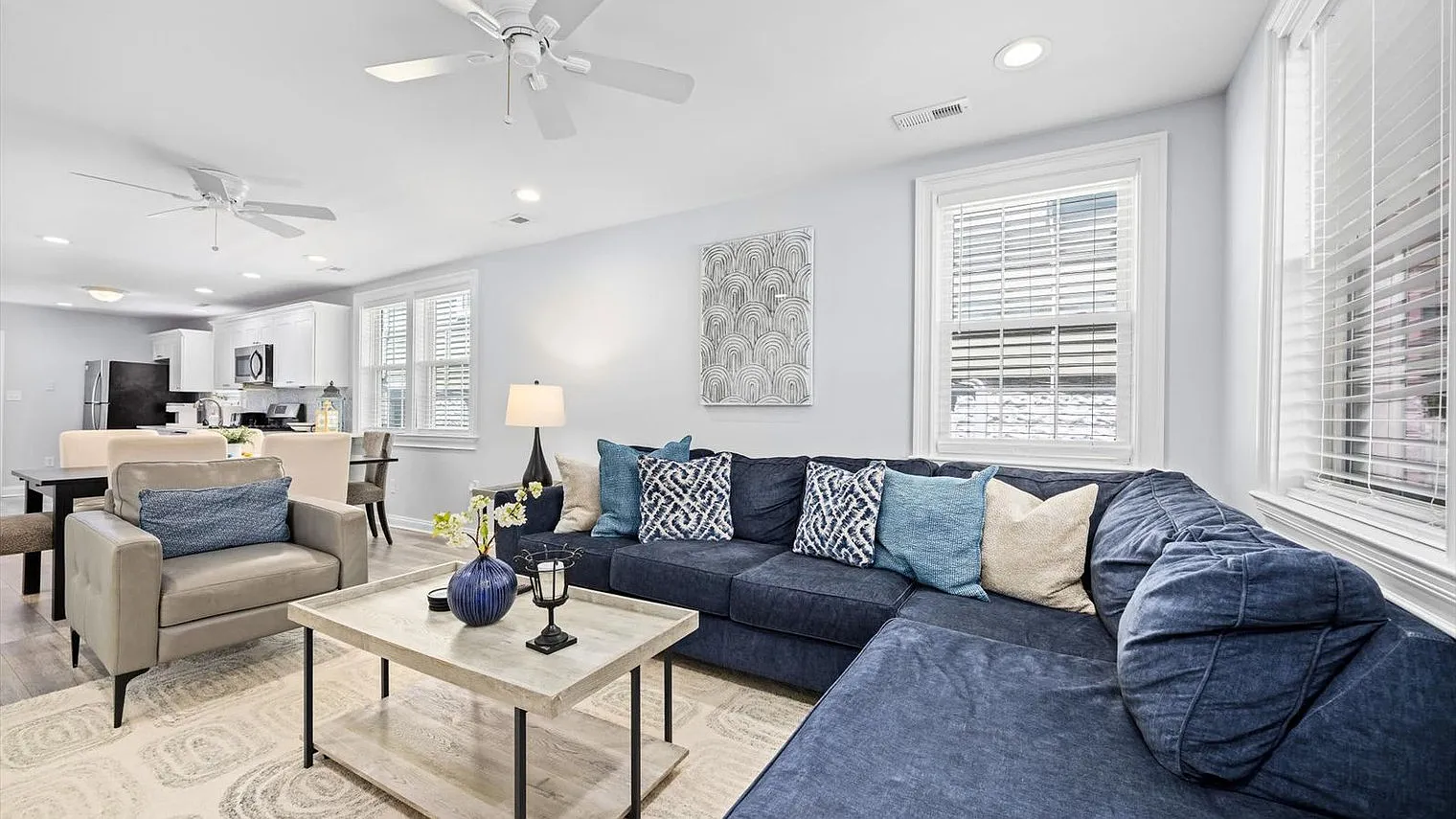 3 bed, 2.0 bath, 1097 sqft, $6,708 — Photo 1