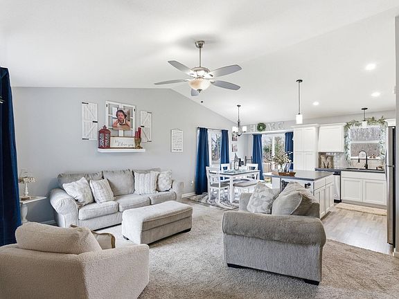 2nd image of 867 S Cattail Cir