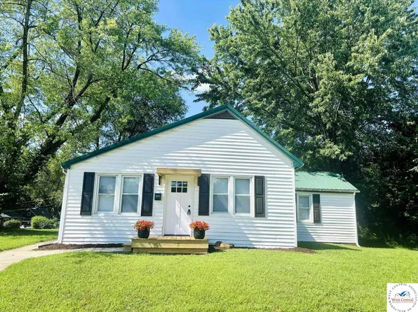 323 W Green St, Clinton, MO 64735