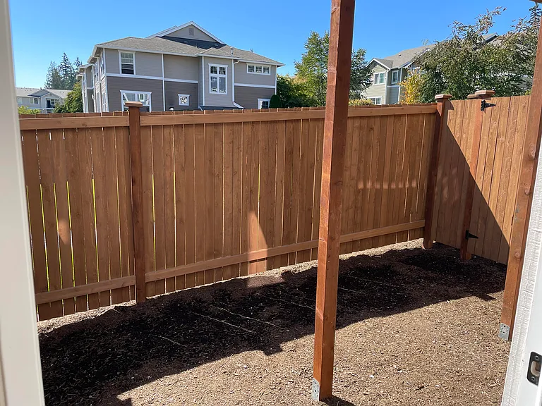 Fenced private backyard for BBQ or gardening