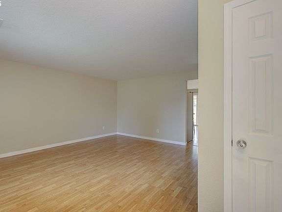 5th image of 10808 NE 92nd Cir