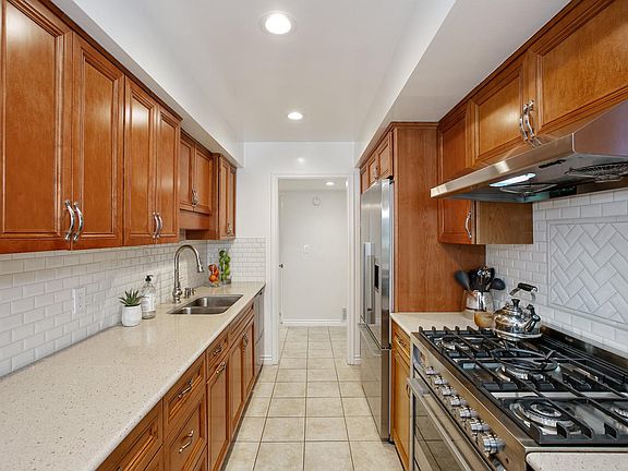 4th image of 6720 Hillpark Dr APT 302