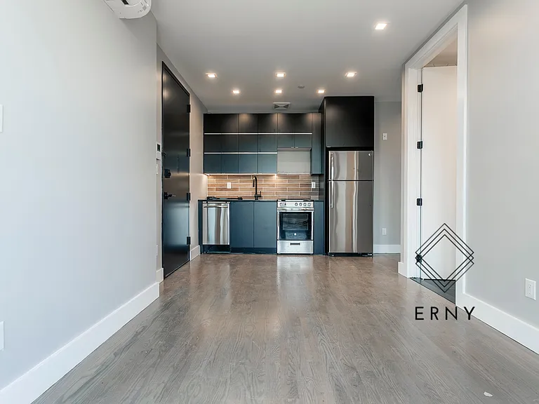 1096 Broadway #5R — Photo 2