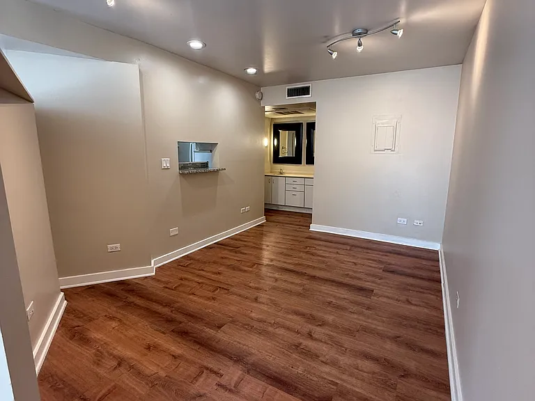 4343 Travis St #13 — Photo 9