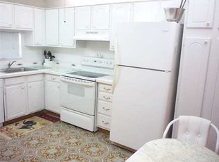 9411 N Hollybrook Lake Dr APT 101, Pembroke Pines, FL 33025