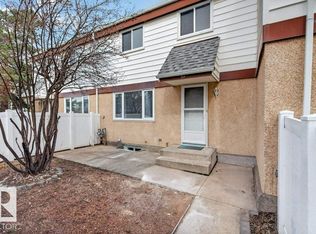 3 Twin Ter E, Edmonton, AB T6K1V4
