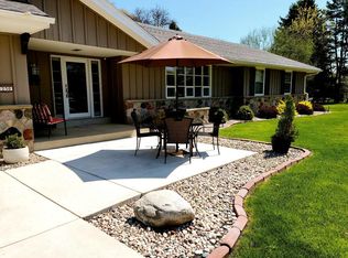 230 W Fox Dale Rd, Glendale, WI 53217