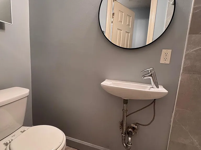 1716 W Virginia Ave NE #102 — Photo 10