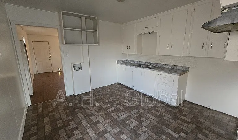 1113 NW 21st Ave — Photo 2