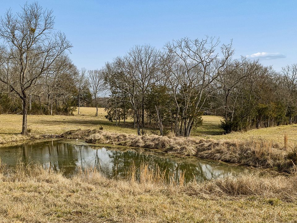 1st image of 935 Comer Rd