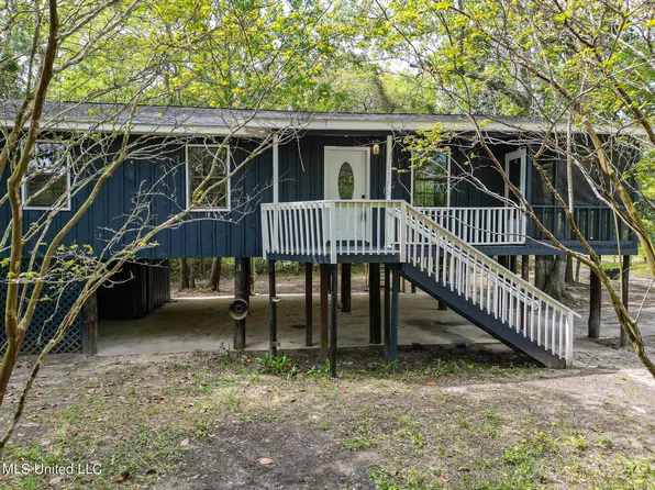 12076 Riverbend Dr, Diberville, MS 39540
