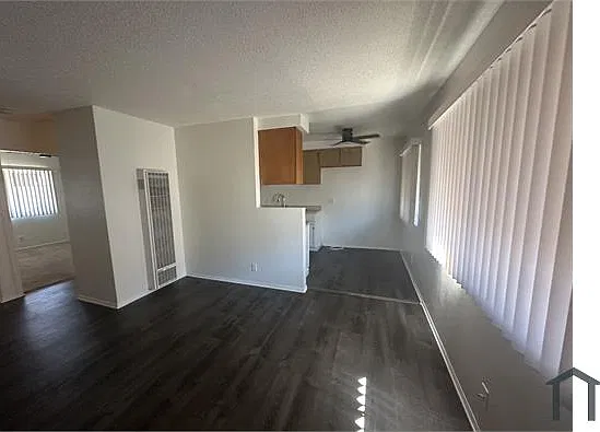2 bed, 950 sqft, $2,300 — Photo 1