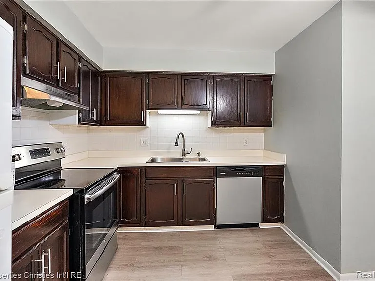 880 N Adams Rd #6 — Photo 8