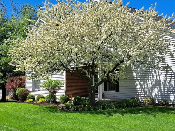 1317 Wellington Dr, Victor, NY 14564