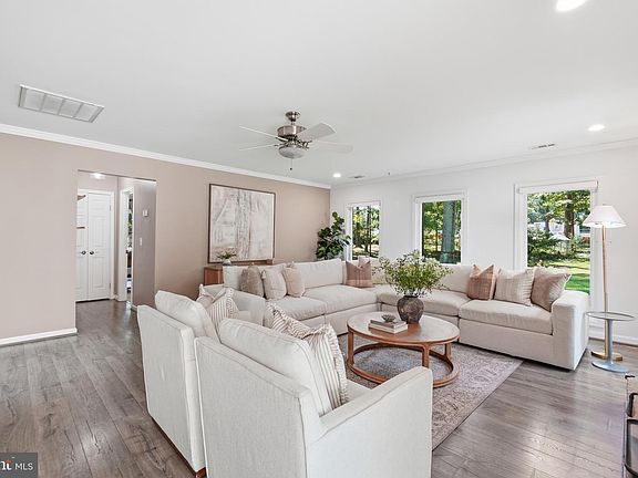 5th image of 7712 Frances Dr