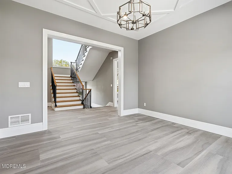 84 Cooper Ave — Photo 16