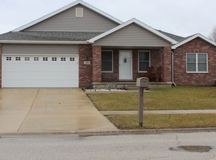 610 School Dr, Bourbonnais, IL 60914