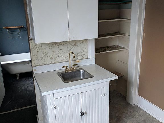 4th image of 1361 12th Ave APT 4